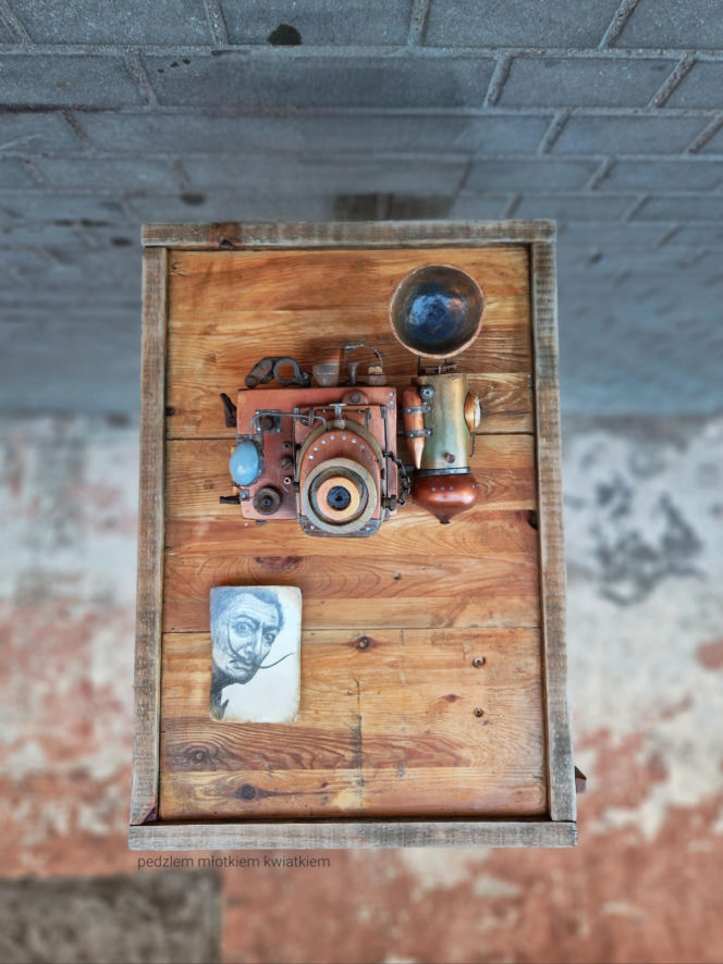 "Pędzlem, młotkiem, kwiatkiem" - bajkowe dzieła Kasi