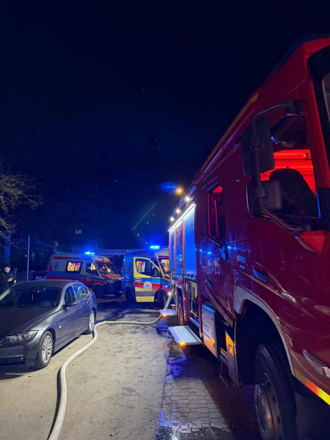 Trwa ustalanie przyczyn wczorajszego pożaru przy ul. Księcia Janusza w Łomży ZDJĘCIA