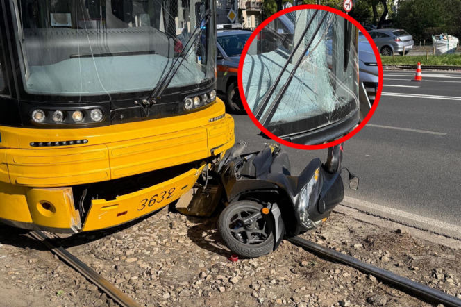 Groźny wypadek na Pradze-Południe. Motocyklista wjechał wprost pod tramwaj
