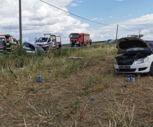 Wypadek na DK40. 40-latka ranna po zderzeniu z 23-letnim kierowcą