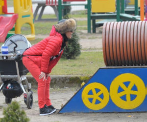 Anna Mucha i Marcel Sora na spacerze z dziećmi