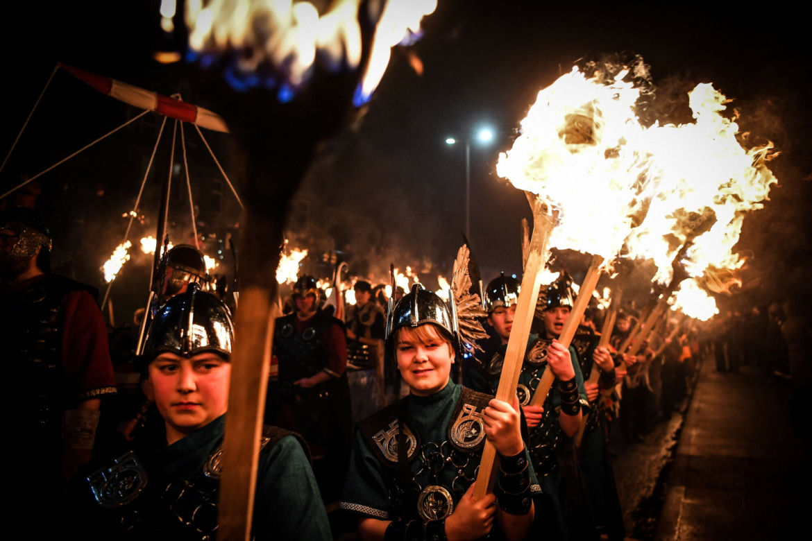 Topory, drakkar i ogień. Wikingowie podbili Szetlandy 