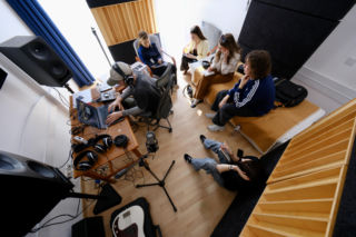 Rano jeszcze nie ma nic, a wieczorem są już trzy utwory. Zaglądamy za kulisy ZAiKS Music Camp 2026 w Sopocie