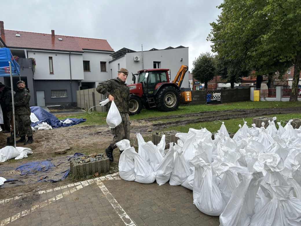 Barycz wciąż wysoka