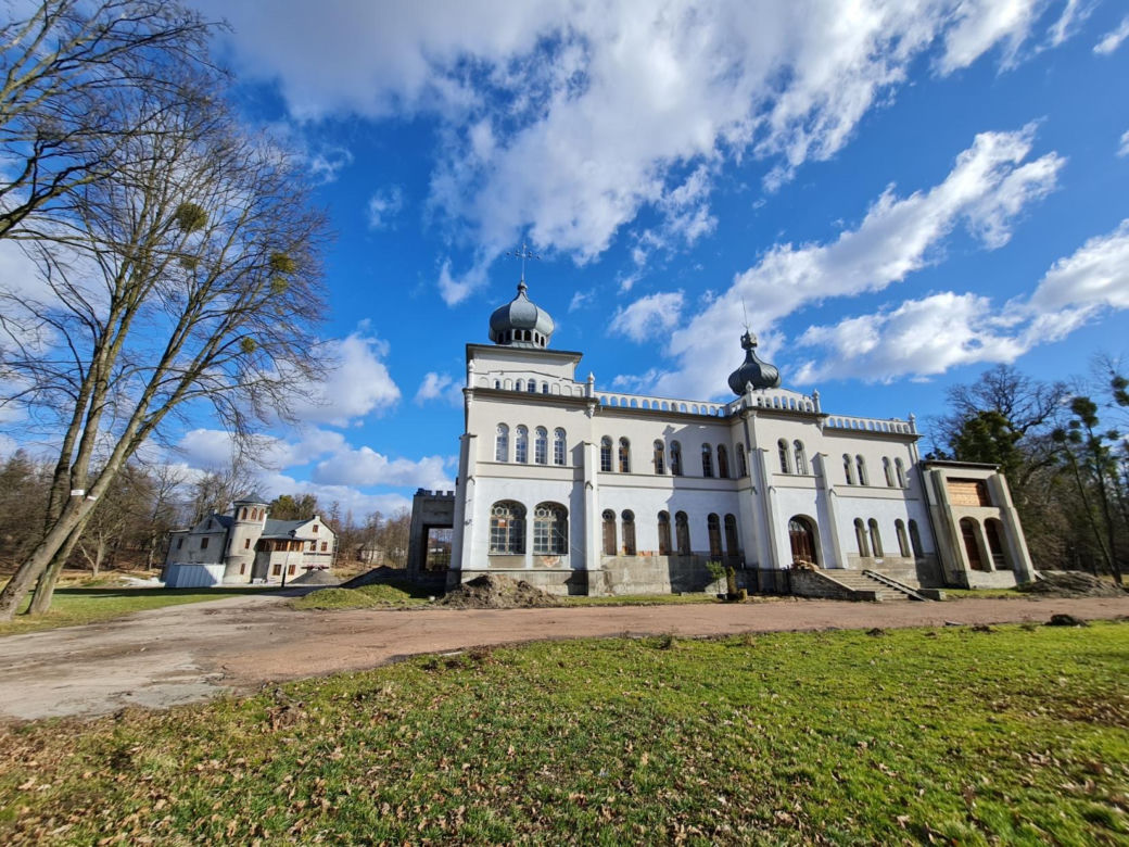 To najpiękniejszy orientalny pałac w Małopolsce. Zachwycał się nim prezydent Polski 