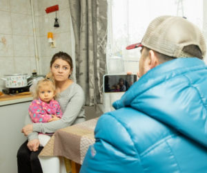 Skandal w Otwocku! Sąd zabrał jej synka, bo bezduszni urzędnicy nie chcą dać jej mieszkania 