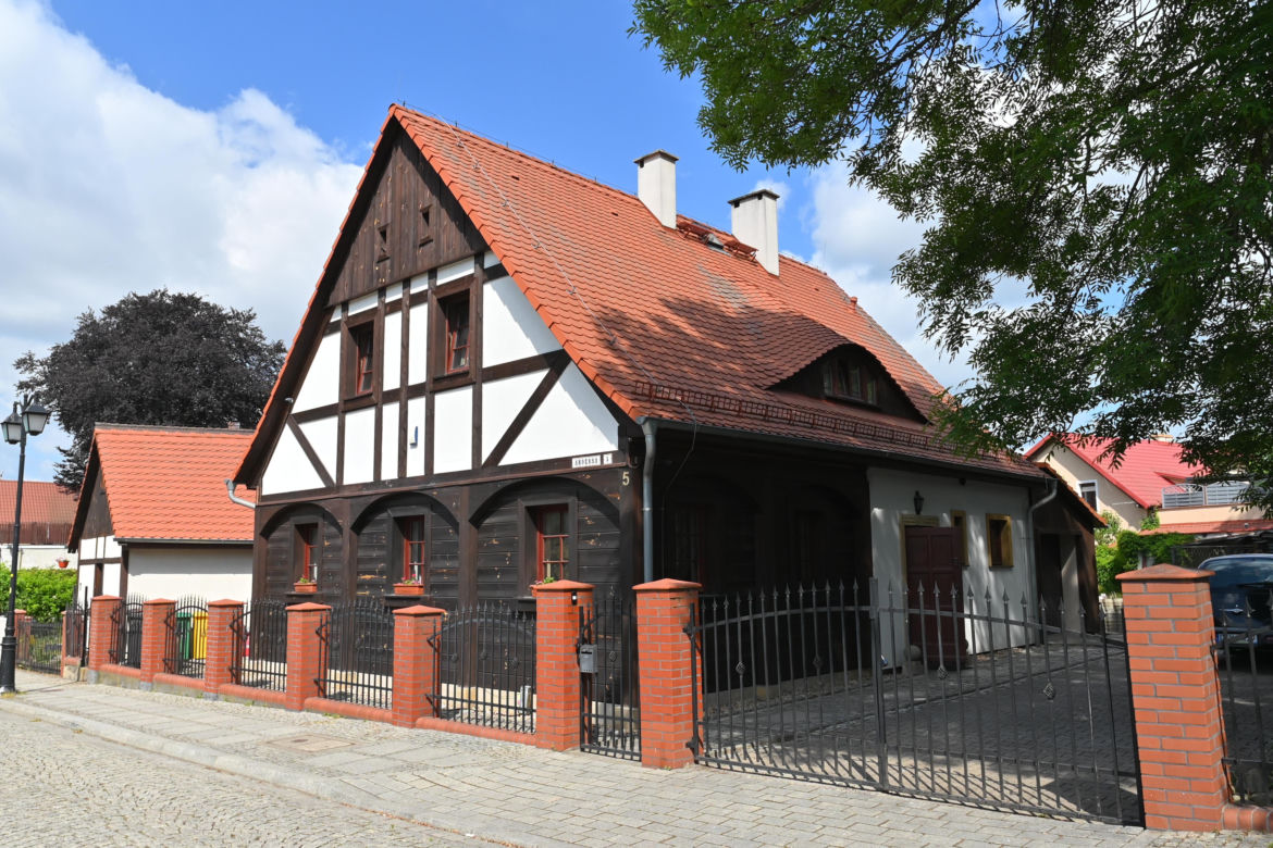 Bogatynia nowy dom przysłupowy jedyny w mieście