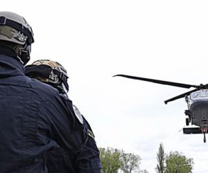 Lublin: Policyjny helikopter krążył nad miastem. Poważne działania policyjnych komandosów 