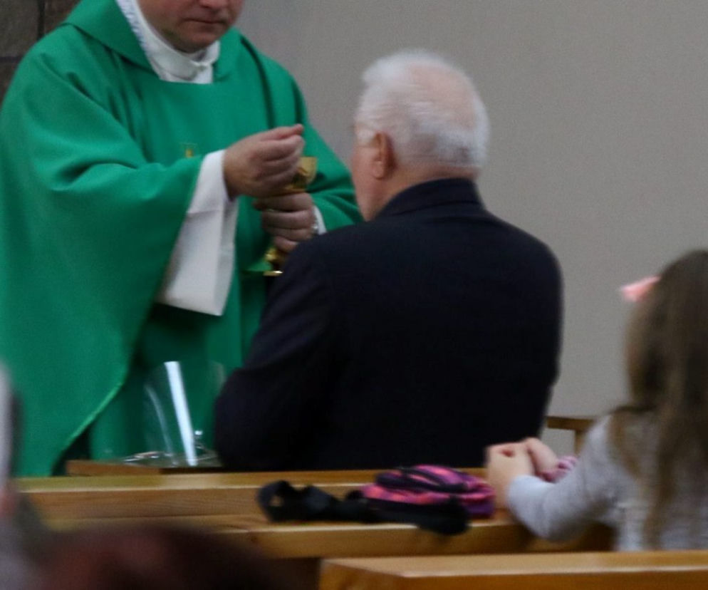 Lech Wałęsa na mszy świętej
