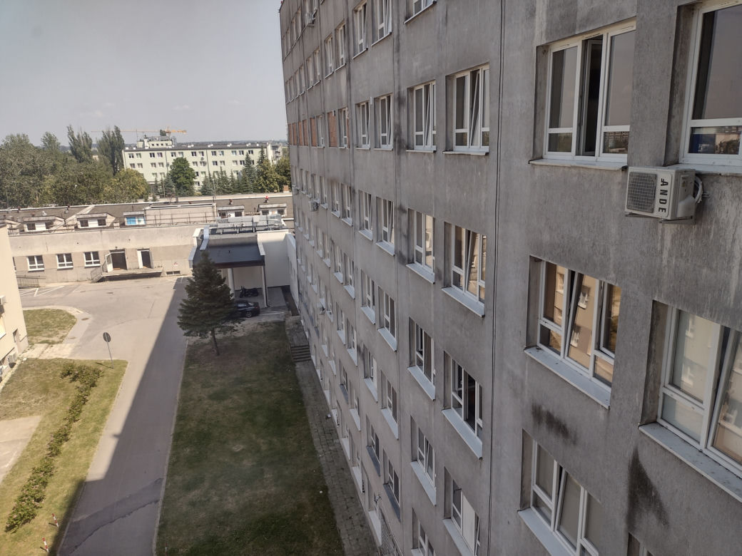 Ciechanów. Dramatyczna akcja ratunkowa w szpitalu. Nie żyje 36-latek, który spadł z wysokości