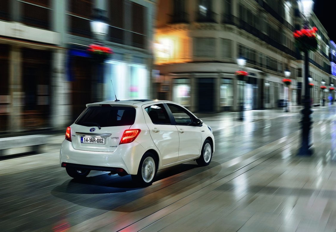 Toyota Yaris Hybrid 2015