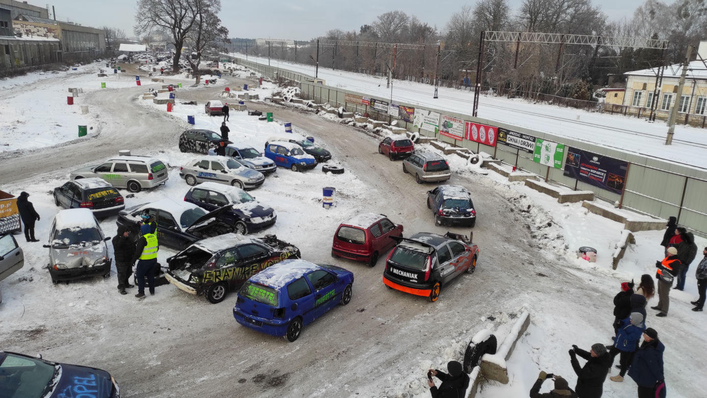 Białystok. Charytatywny Wrak Race Uniwerstal [18.12.2022]