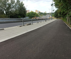 Rowerzyści z nowej ścieżki trafią... na schody