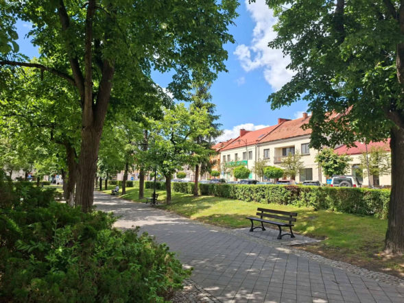 To miasto w woj. świętokrzyskim ma jeden z najpiękniejszych rynków. Czaruje też zabytkową kaplicą