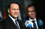 Minister spraw zagranicznych RP Radosław Sikorski przed posiedzeniem ministrów spraw zagranicznych państw NATO
