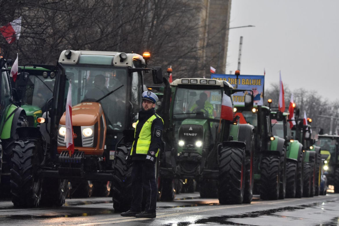 Protest rolników 2024. Ciągniki rolników blokują wjazdy do Poznania