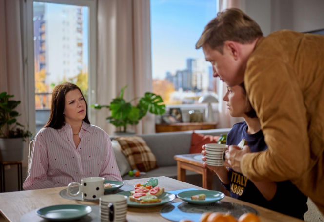 "Na Wspólnej", odcinek 4170: Julka martwi się o Kosmę, a o jego zniknięcie obwinia Leona