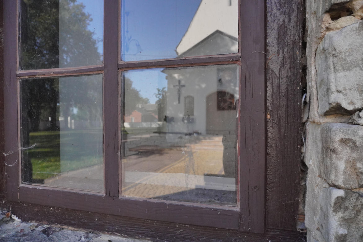 Ta mała wieś skrywa niezwykłą historię. Świątynia stoi tu od 1362 roku