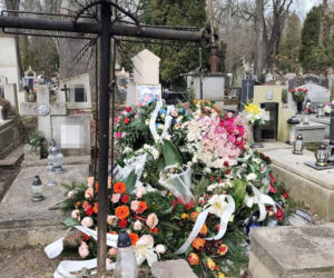 Ali Olszański był legendą, zginął tragicznie. Jego grób został ozdobiony w nietypowy sposób