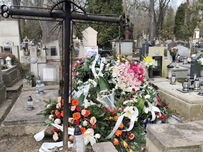 Ali Olszański był legendą, zginął tragicznie. Jego grób został ozdobiony w nietypowy sposób