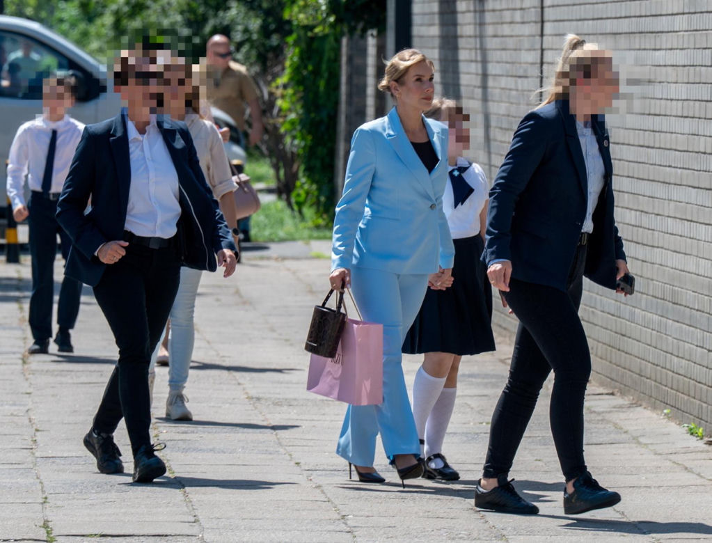 Marta Nawrocka z córką Kasią na zakończenie roku szkolnego