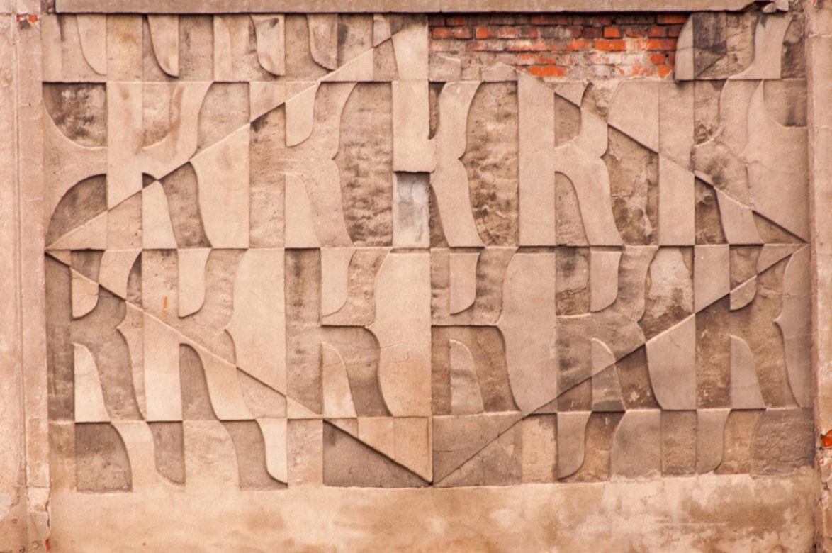 Sgraffito na budynku Kalskór przy ul. Majkowskiej