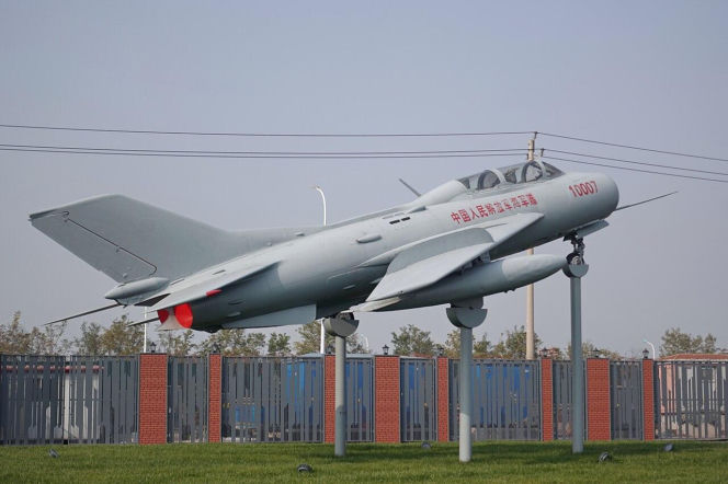 Rój starych myśliwców J-6 przerobionych na drony. Jak Chiny planują obezwładnić obronę Tajwanu?