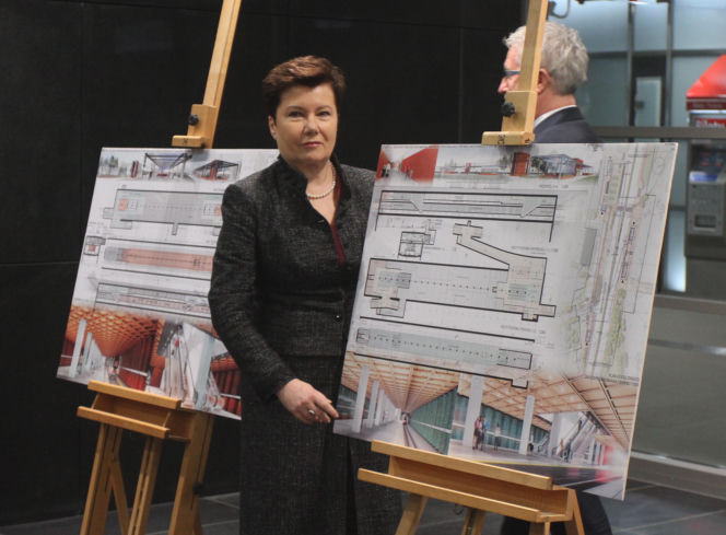 Hanna Gronkiewicz-Waltz zapowiadająca nowe stacje na linii M2 (luty 2016)