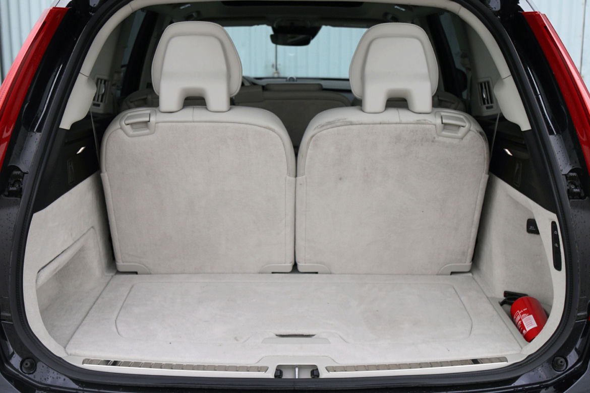 Volvo XC90 T8 - bagażnik gif