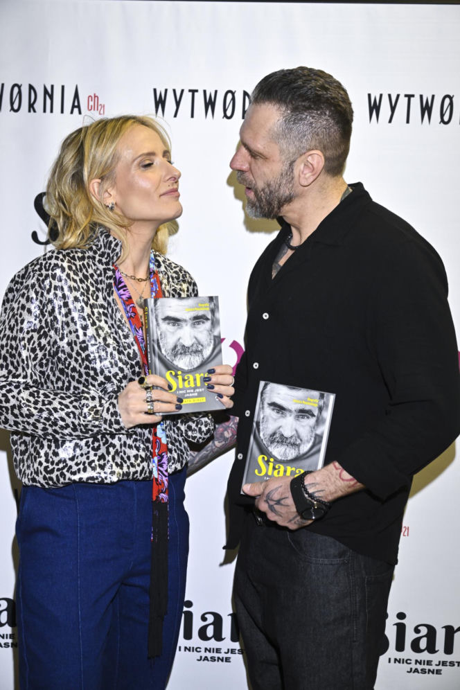 Markowska przytulała męża, Ostałowska zaskoczyła sylwetką, Ścibakówna błyszczała na premierze biografii Rewińskiego