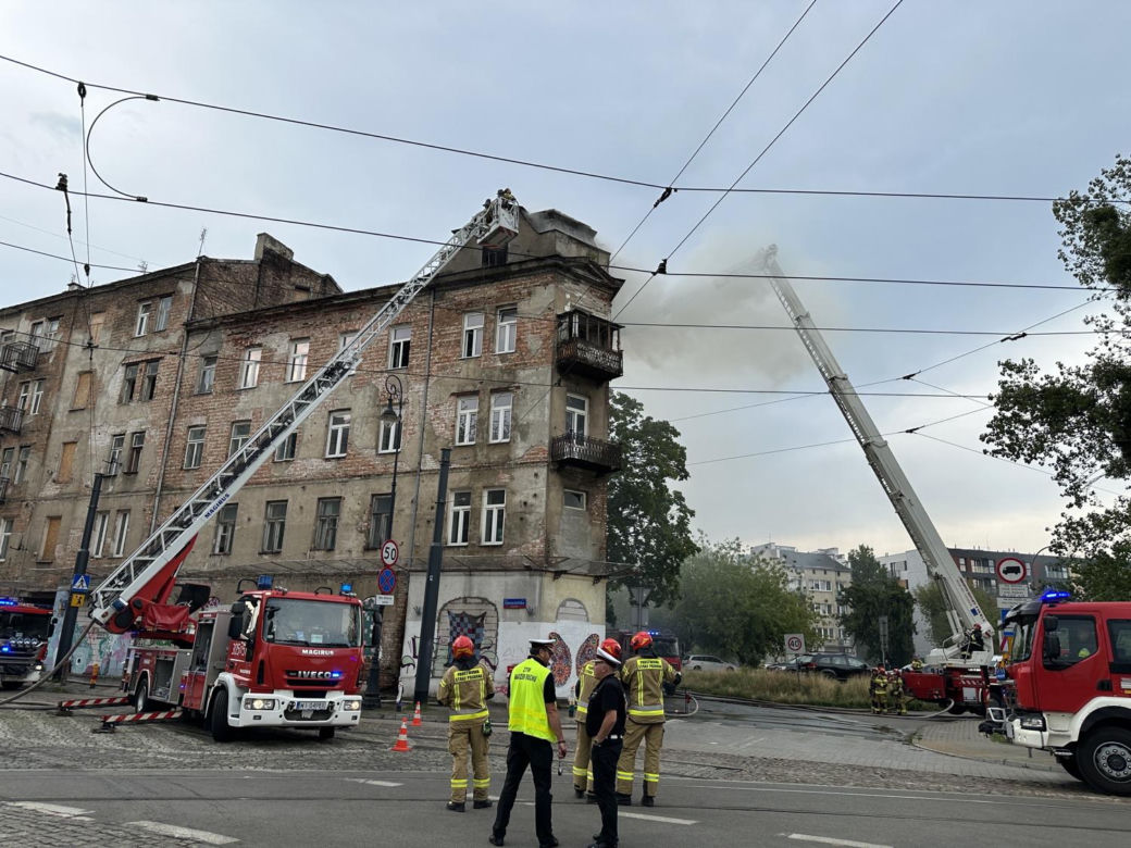Wielki pożar na Pradze-Północ. Kłęby czarnego dymu nad Warszawą