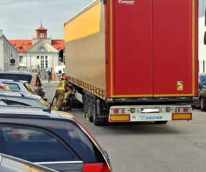 Ciężarówka najechała na kobietę. Poważny wypadek na terenie strefy ekonomicznej w Starachowicach