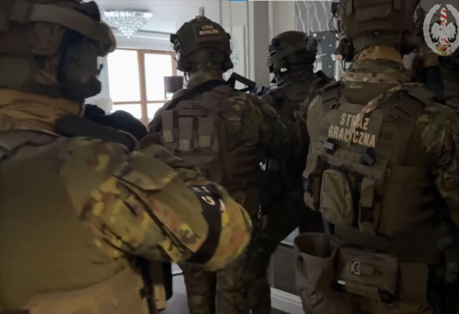 Straż Graniczna weszła jednocześnie do 17 lokali w Pomorskiem, a podczas pościgu ulicami Gdańska padły strzały w opony uciekających aut