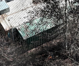 Dym nad centrum handlowym w Warszawie