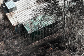 Dym nad centrum handlowym w Warszawie