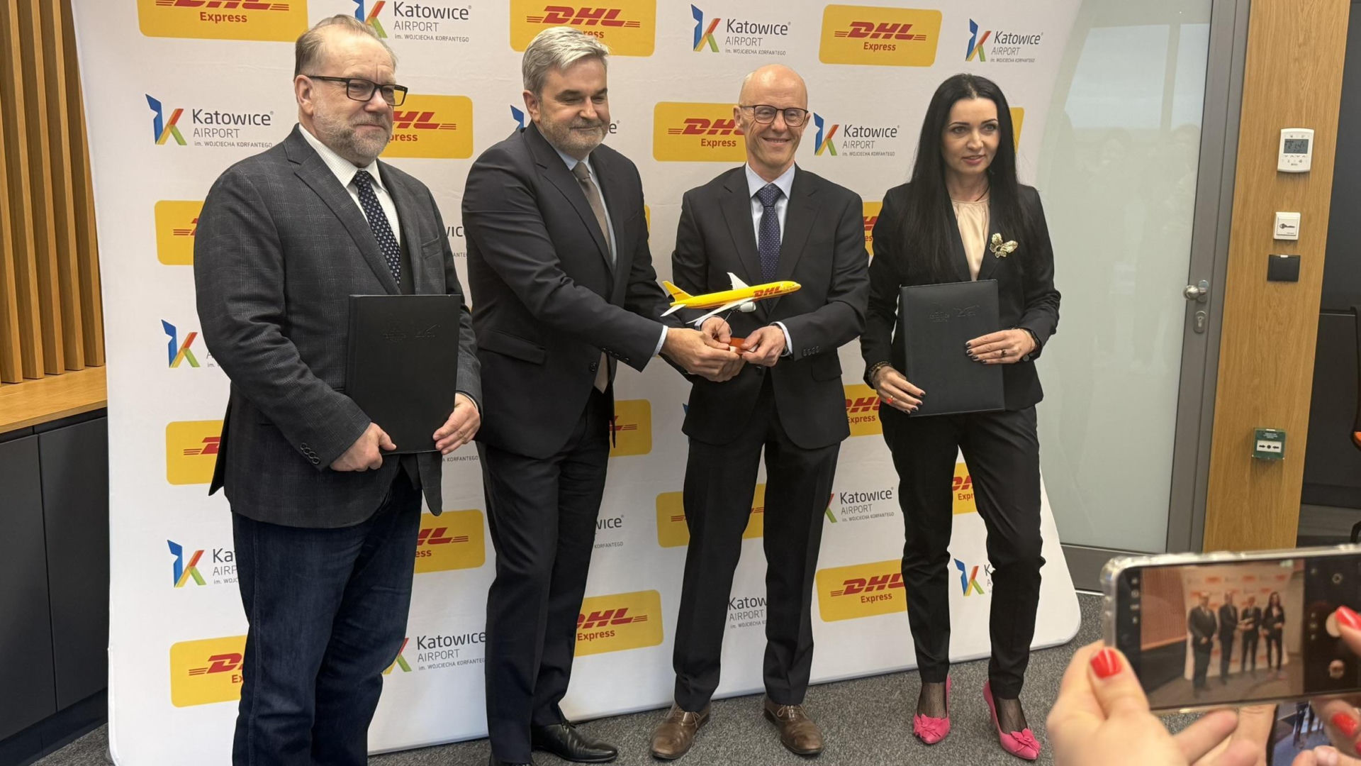 Podpisanie porozumienia Katowice Airport z DHL Express Polska