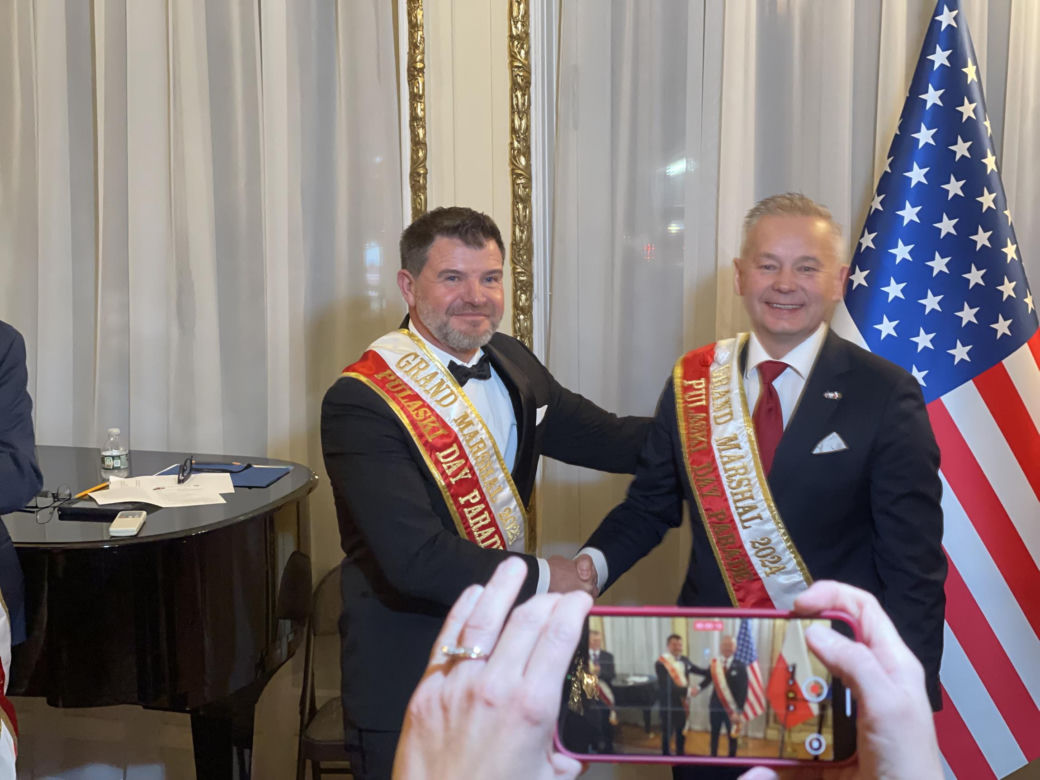 Szarfowanie Wielkiego Marszałka Parady Pułaskiego 2025