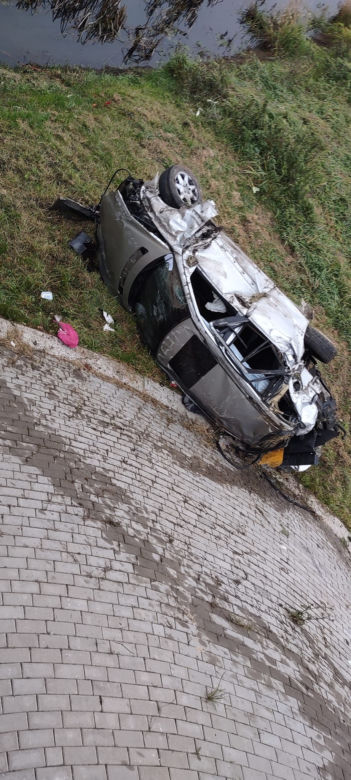 Wypadł z drogi, zabił przyjaciółkę. Jej ciało wyleciało w powietrze
