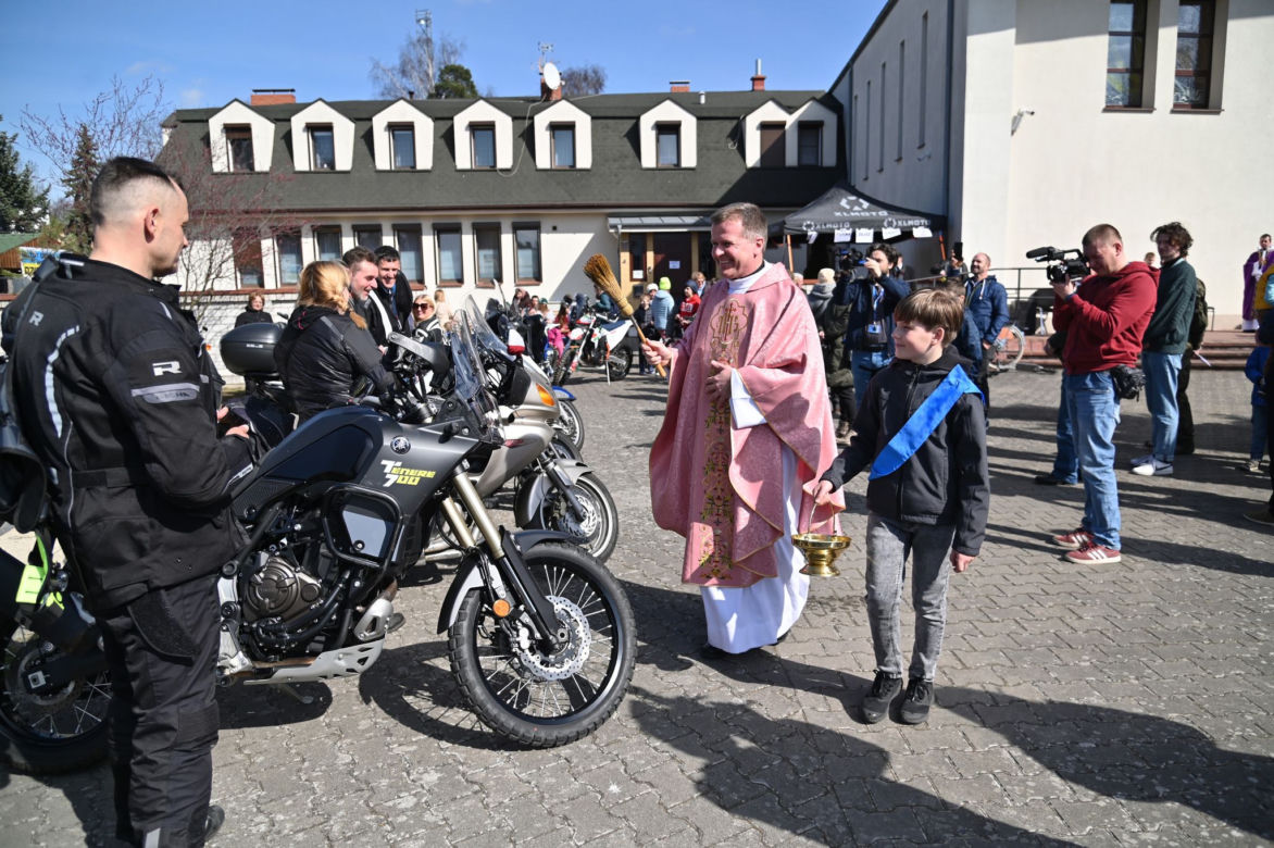 "Słodko jest pomagać". Motocyklowy piknik dla Ukrainy w Szczecinie Dąbiu