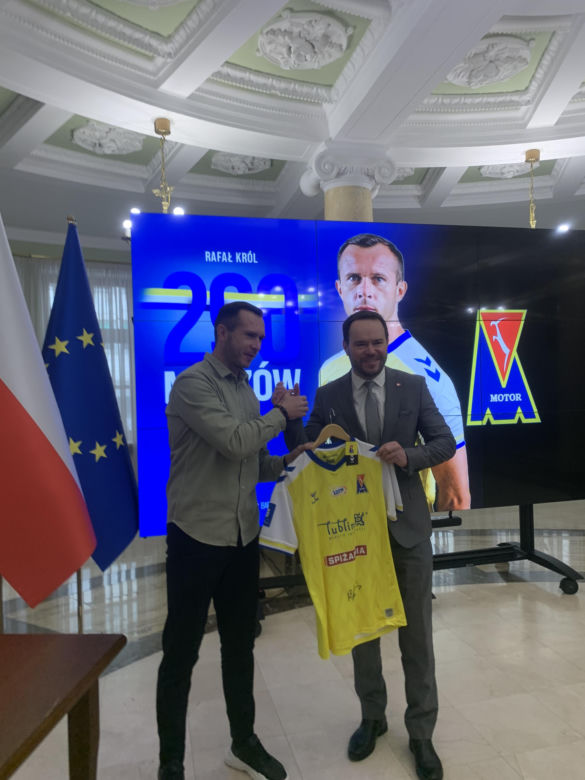 Wojewoda lubelski wręczył medal Rafałowi Królowi. Legendę Motoru Lublin dalej zobaczymy na boiskach regionu 