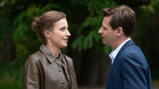 M jak miłość odc. 1894. Natalka (Dominika Suchecka), Adam Karski (Patryk Szwichtenberg)