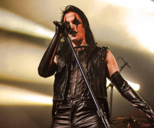 Skrupulatnie wyreżyserowany groteskowy spektakl okraszony nutą surrealizmu – Avatar zawładną Warszawą [RELACJA]