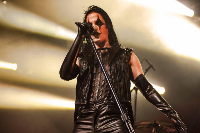 Skrupulatnie wyreżyserowany groteskowy spektakl okraszony nutą surrealizmu – Avatar zawładną Warszawą [RELACJA]