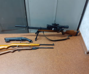 Pod Tarnowem znaleziono nielegalny ARSENAŁ BRONI. 50-letni fan militariów z zarzutami