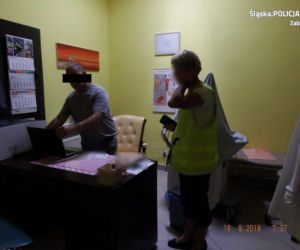 Lubieżny ginekolog płaci nam ochłapy