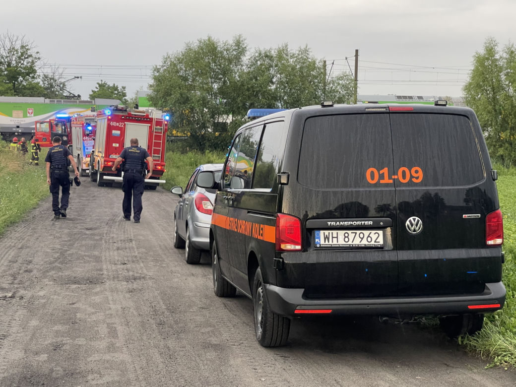 Piętrus Kolei Mazowieckich rozjechał 40-latka. Makabra na torach pod Grodziskiem