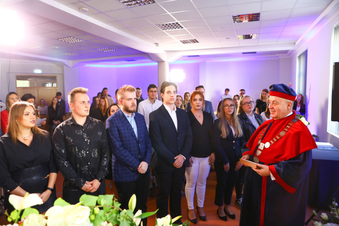 Powstała nowa szkoła wyższa w Łodzi. Zobacz, jak wyglądała inauguracja roku akademickiego