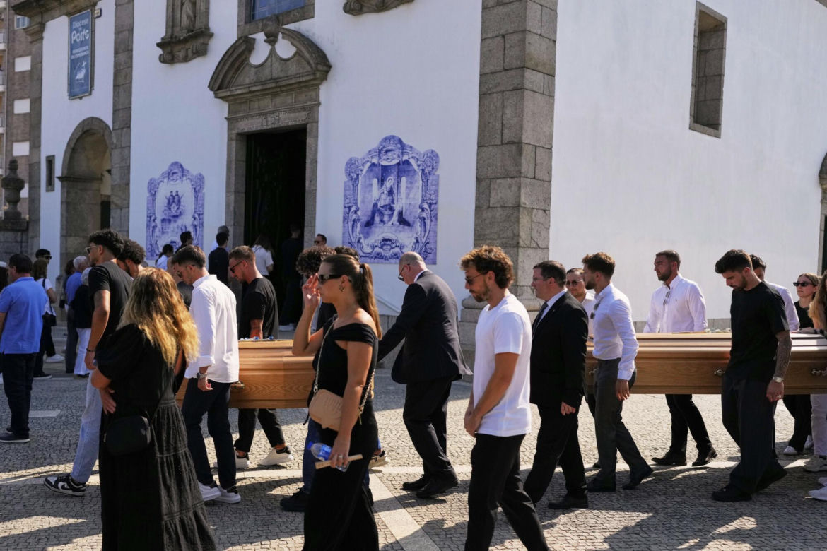 Pogrzeb tragicznie zmarłego Diogo Joty. Gwiazdora Liverpoolu żegnają rodzina i przyjaciele
