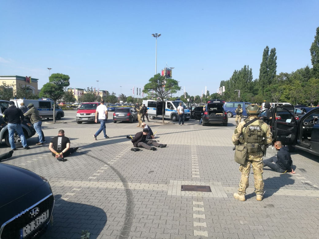 Wielka akcja policji i antyterrorystów na al. Pokoju w Krakowie
