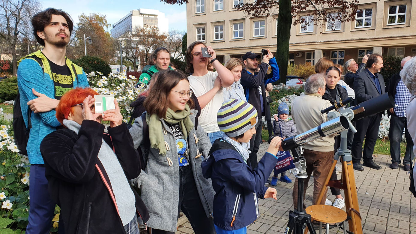 Obserwowanie zaćmienia słońca w Lublinie